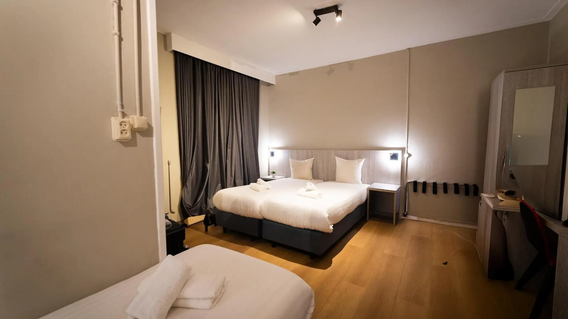 The Crown Hotel Amsterdam 0*,
