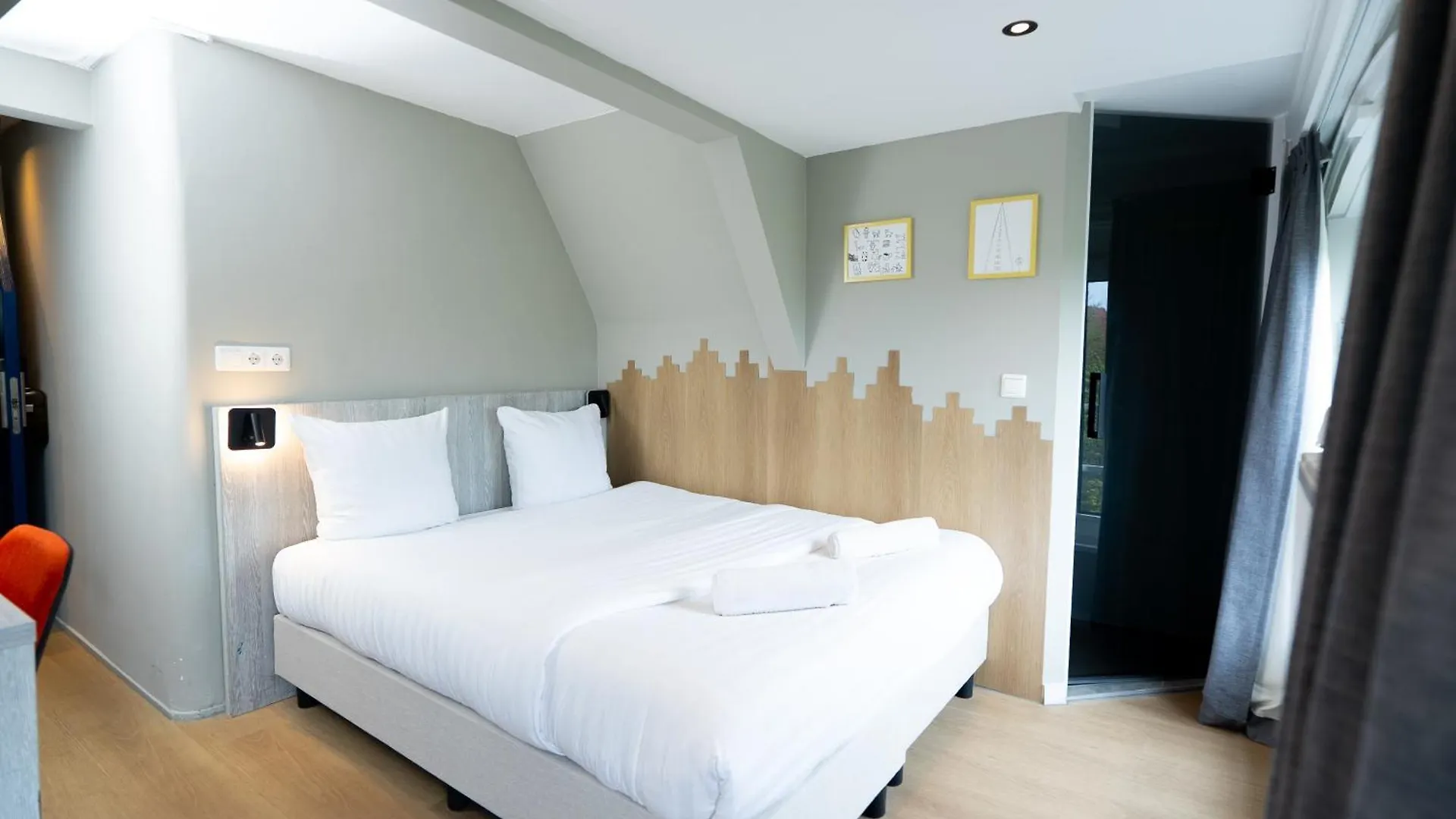 The Crown Hotel Amsterdam 0*,